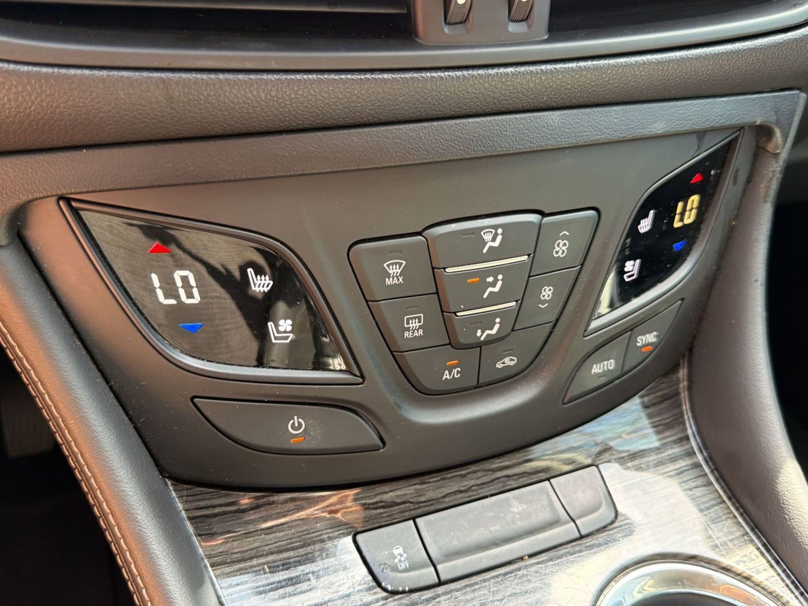 Used 2017 Buick Envision Premium w/ Driver Confidence Package image 18