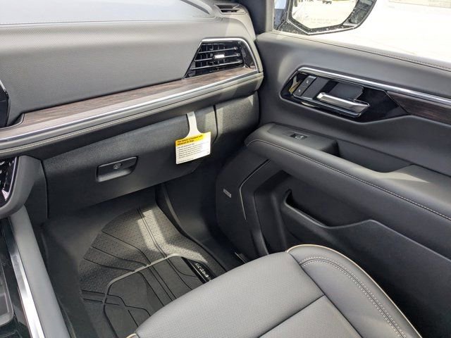 New 2026 Chevrolet Suburban Premier RWD image 17