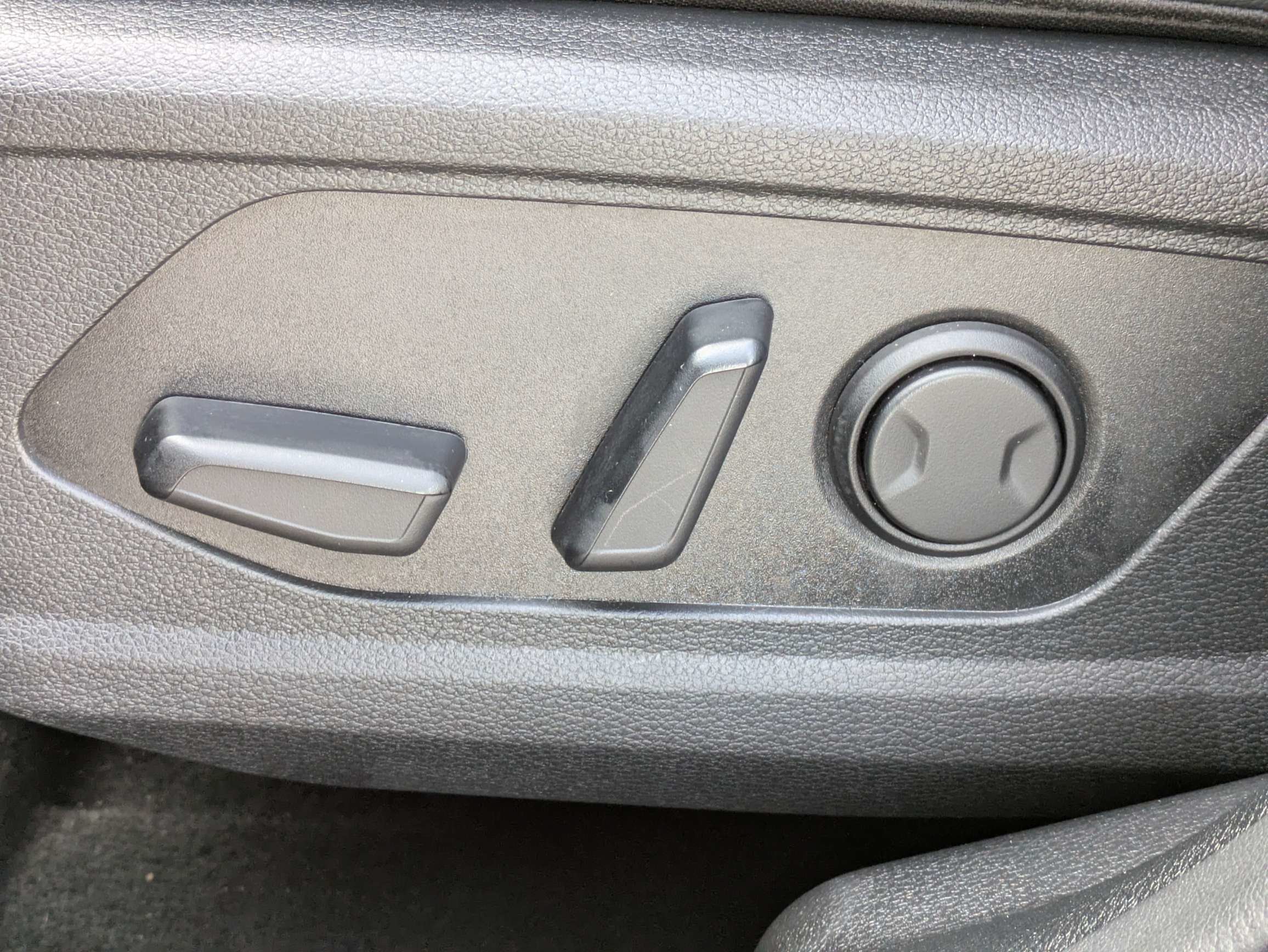 Certified 2025 Kia Sportage EX FWD image 19