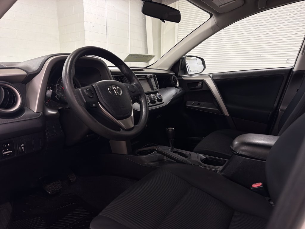 Used 2016 Toyota RAV4 LE FWD image 4