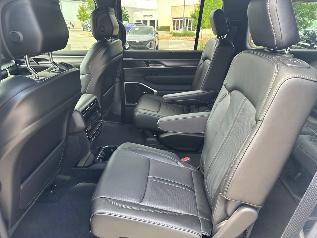 New 2026 Jeep Grand Wagoneer L Limited AWD/4WD image 33