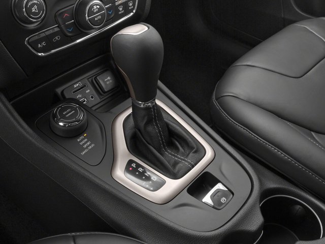 Used 2016 Jeep Cherokee Limited w/ Luxury Group AWD/4WD image 14