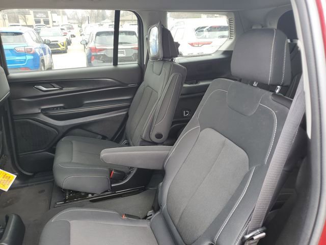 Used 2023 Jeep Grand Cherokee L Laredo AWD/4WD image 27