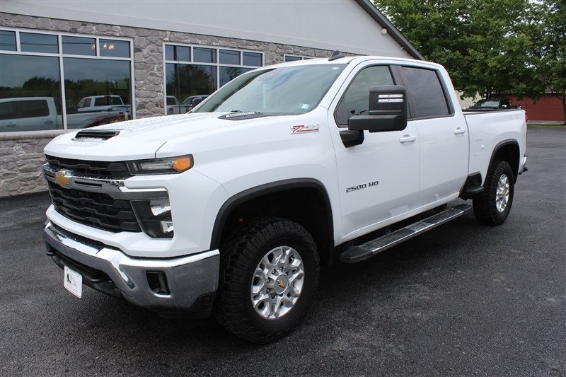 Used 2024 Chevrolet Silverado 2500 LT AWD/4WD image 1