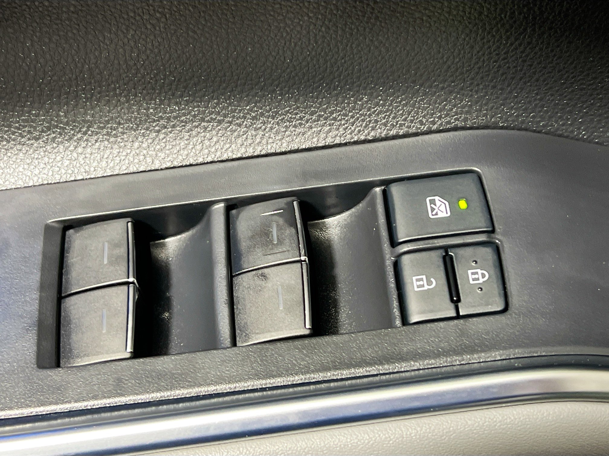 Used 2022 Toyota Highlander Limited image 16