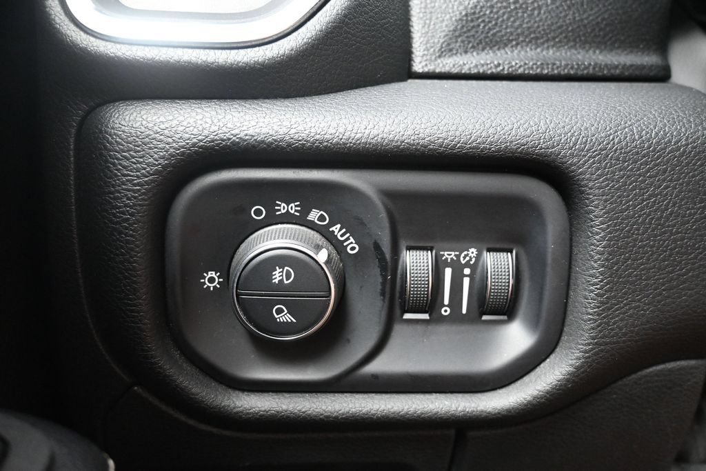 Used 2025 RAM 1500 Laramie AWD/4WD image 17