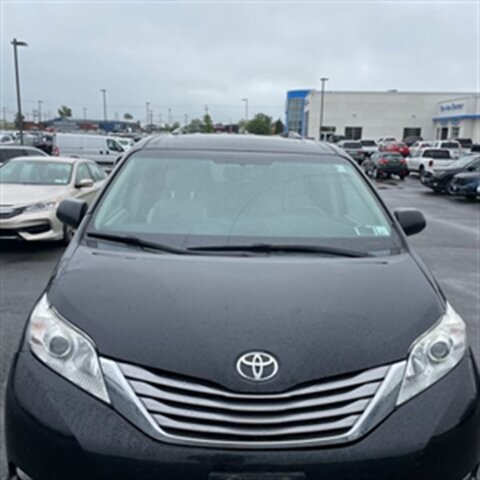 Used 2015 Toyota Sienna XLE w/ XLE Navigation Package AWD/4WD image 15