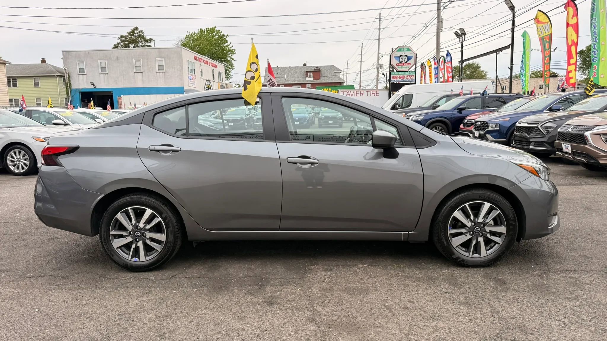 Used 2025 Nissan Versa SV FWD image 11