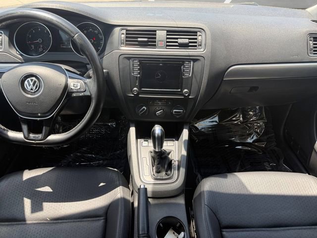 Used 2017 Volkswagen Jetta SE FWD image 4