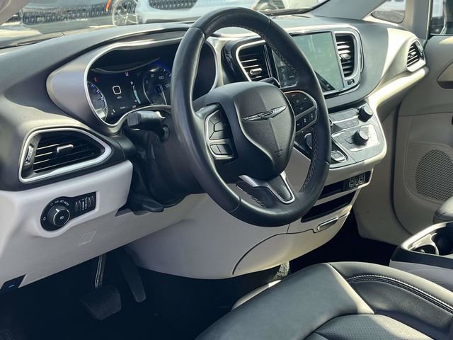 Used 2024 Chrysler Pacifica Touring-L image 12