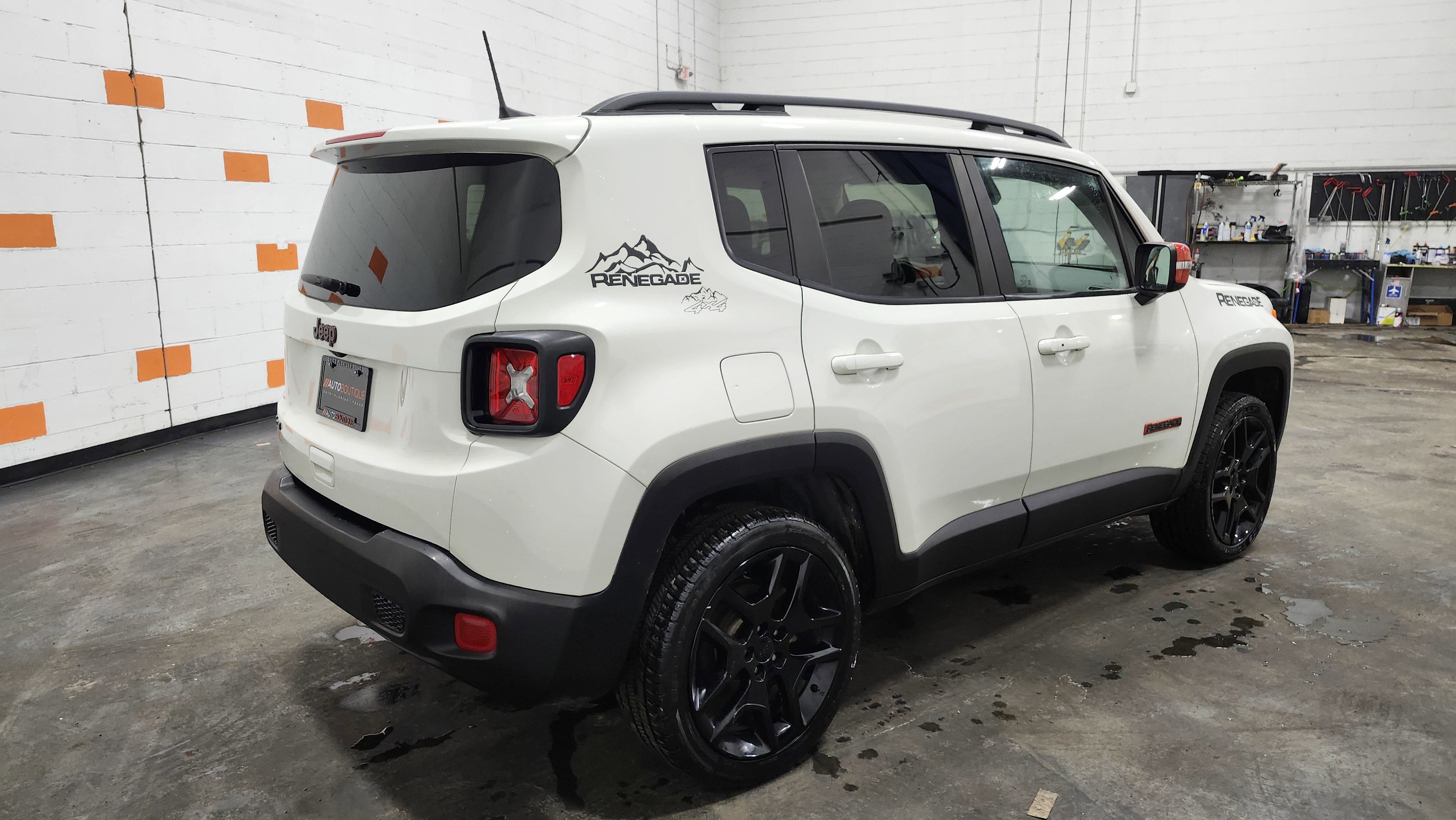 Used 2020 Jeep Renegade Latitude image 15