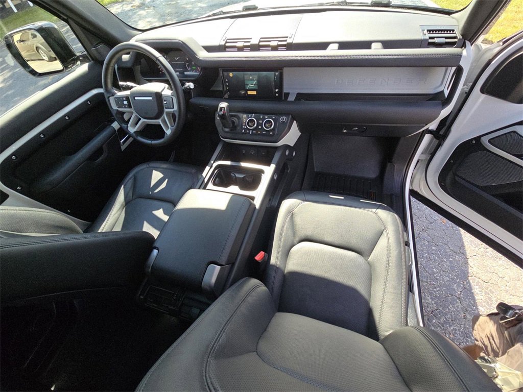 Used 2024 Land Rover Defender 90 S image 23