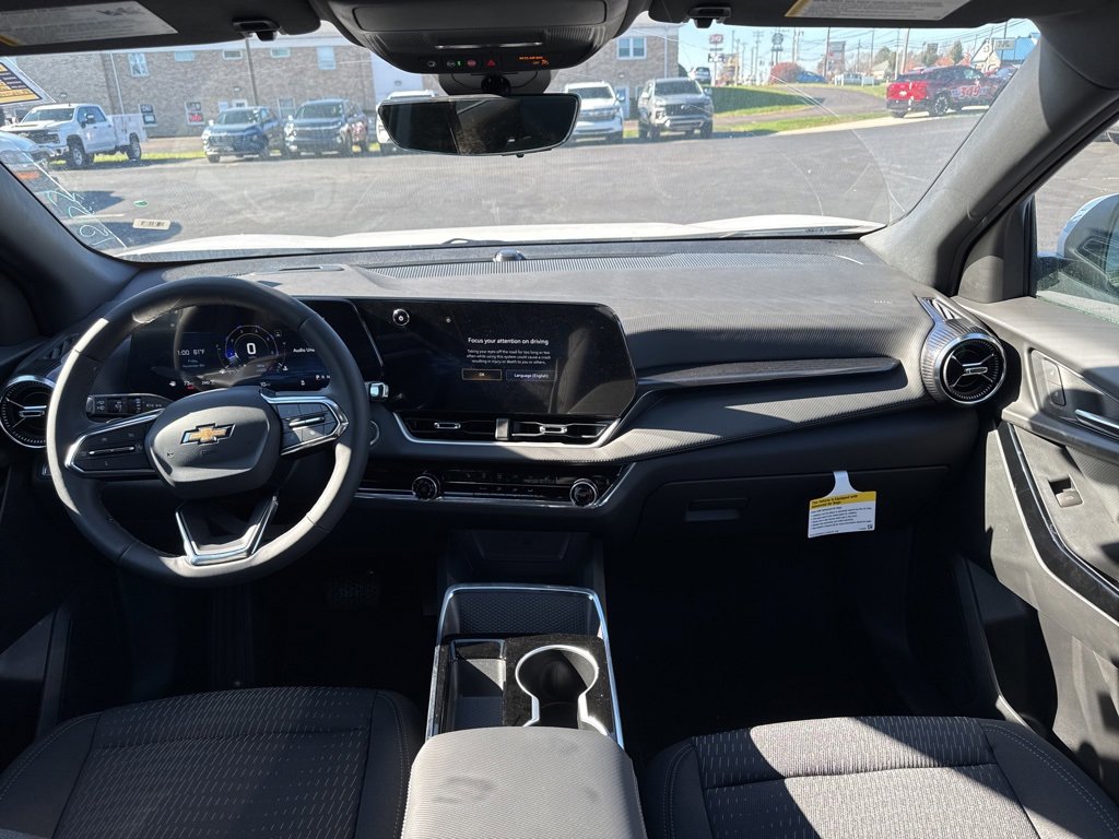 New 2025 Chevrolet Equinox LT w/ Safety and Technology Package image 14