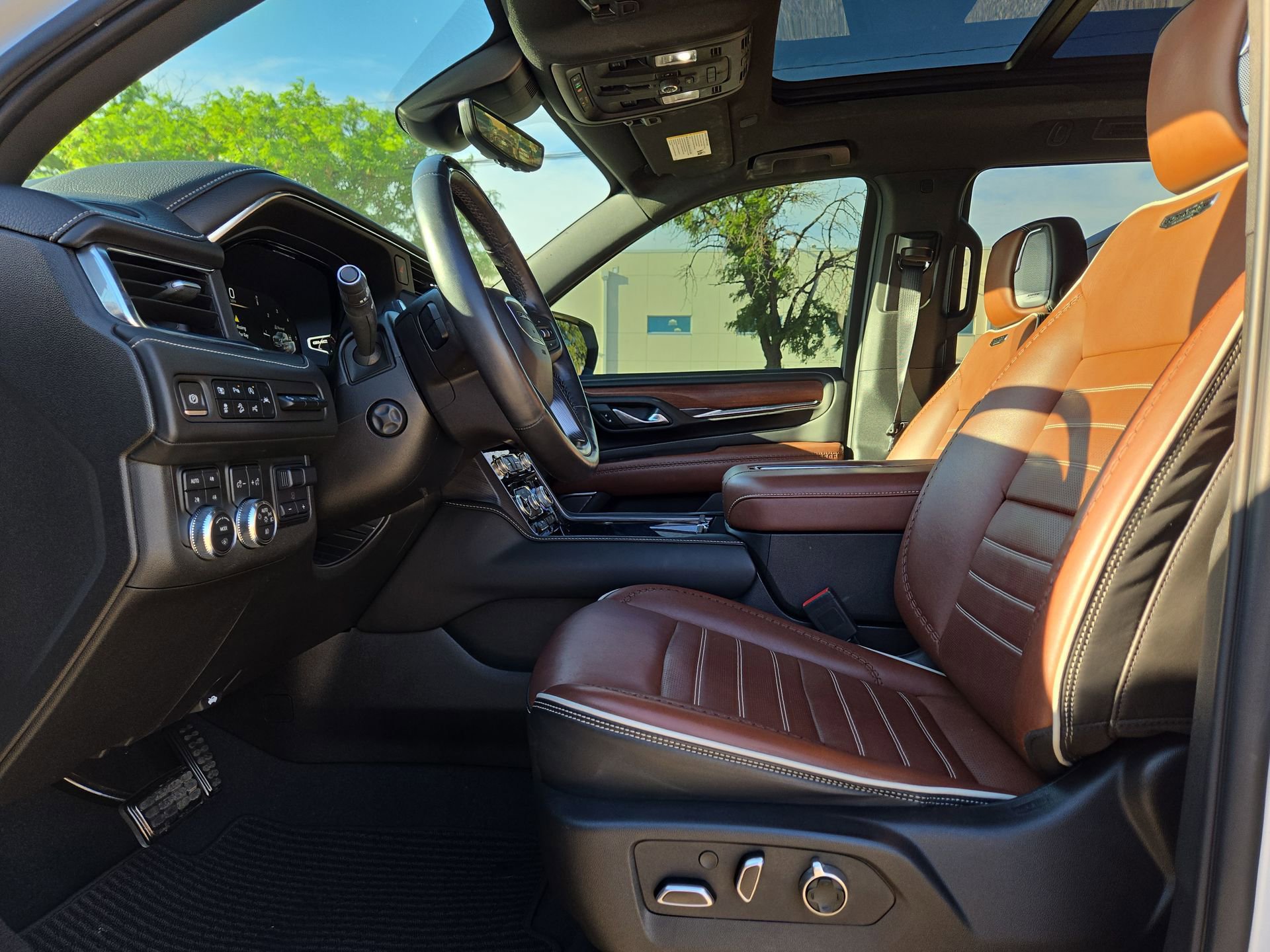 Used 2023 GMC Yukon Denali Ultimate AWD/4WD image 16