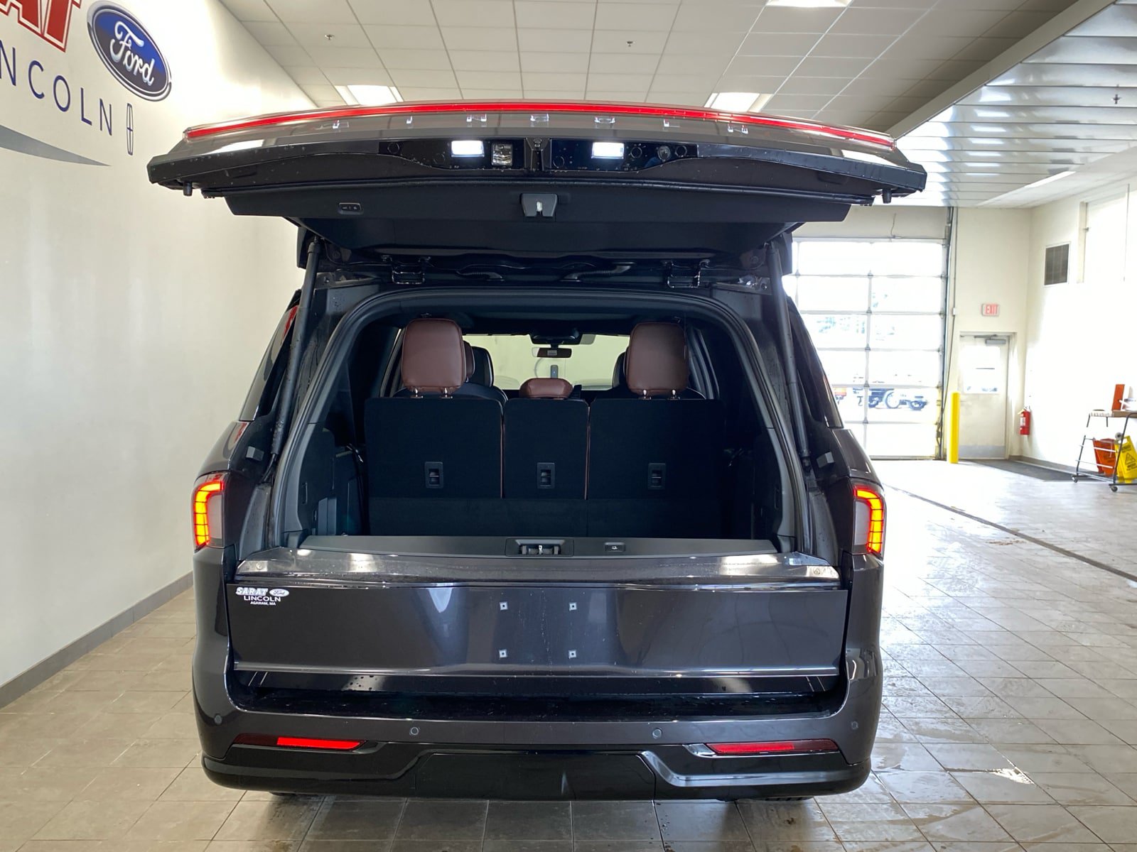 New 2026 Lincoln Navigator L Reserve AWD/4WD image 7