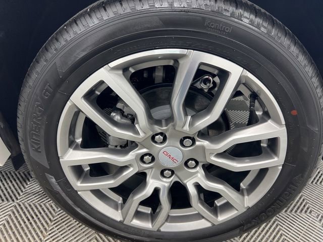 Used 2024 GMC Terrain Denali w/ Denali Premium Package image 11