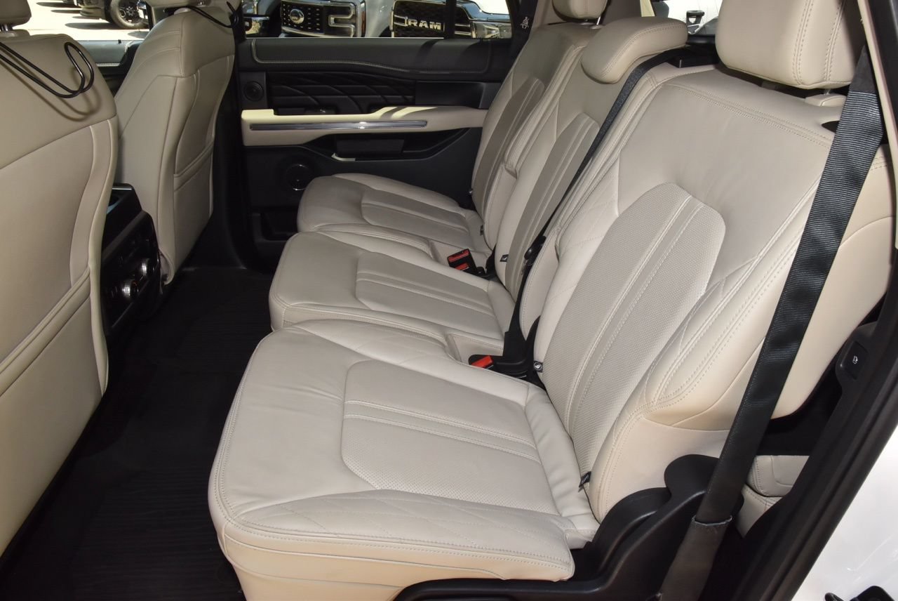 Used 2018 Ford Expedition Max Platinum AWD/4WD image 14