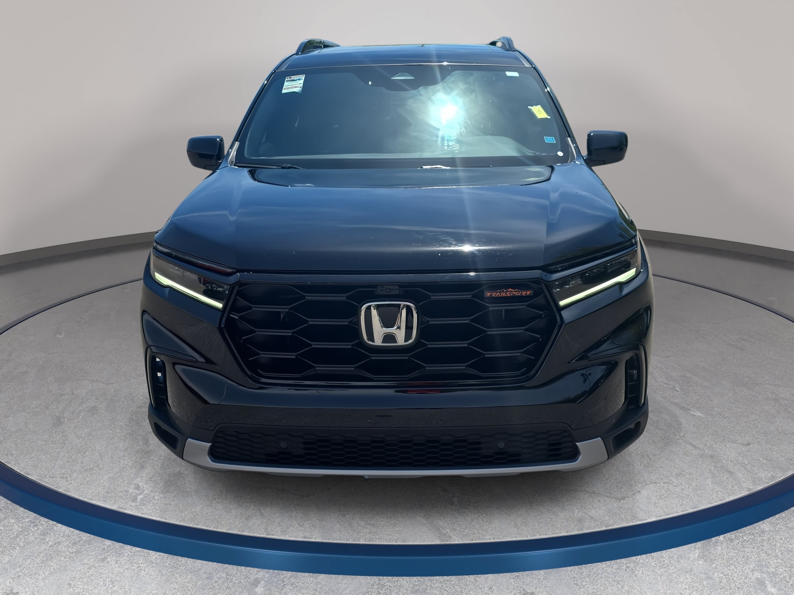 Used 2024 Honda Pilot TrailSport image 2