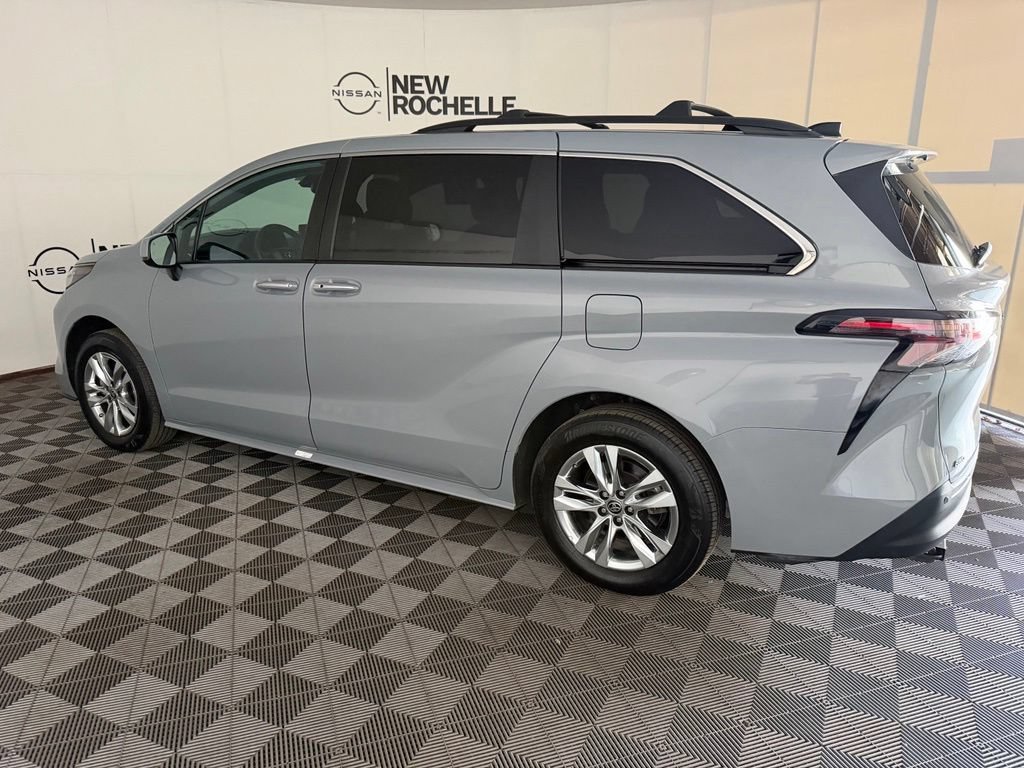 Used 2023 Toyota Sienna XLE Woodland Edition AWD/4WD image 7