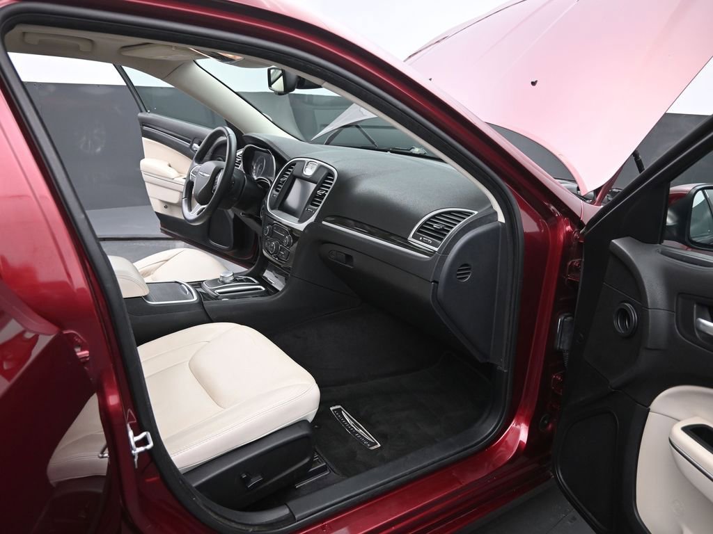 Used 2016 Chrysler 300 Limited image 17