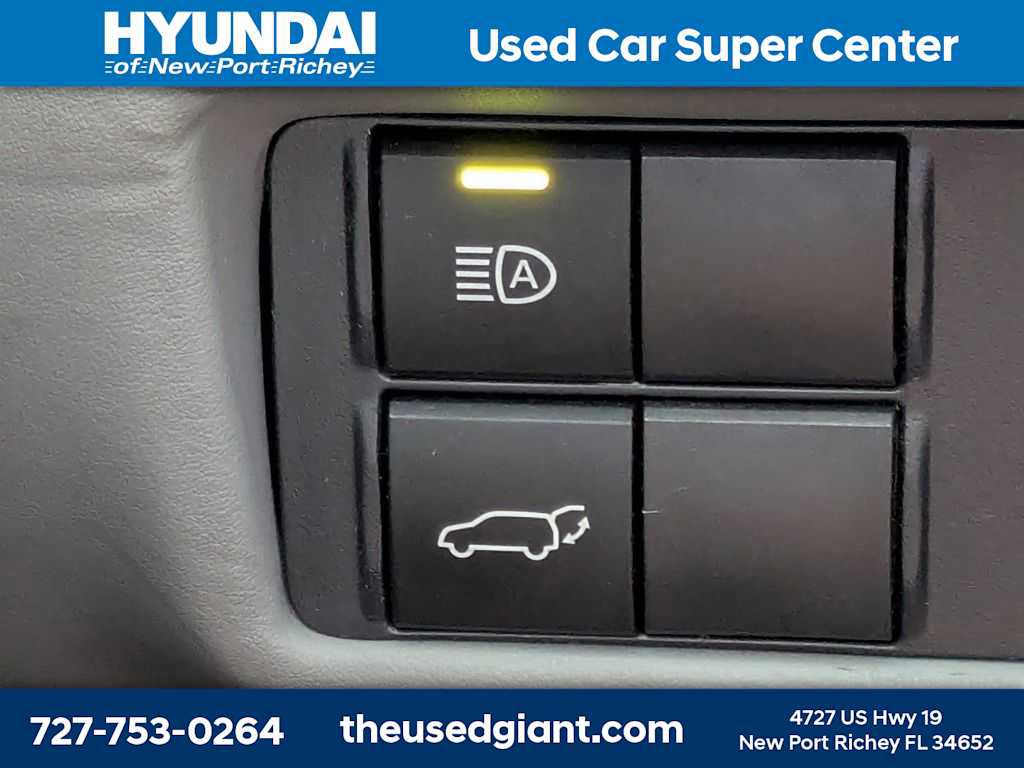 Used 2021 Toyota Highlander LE image 35