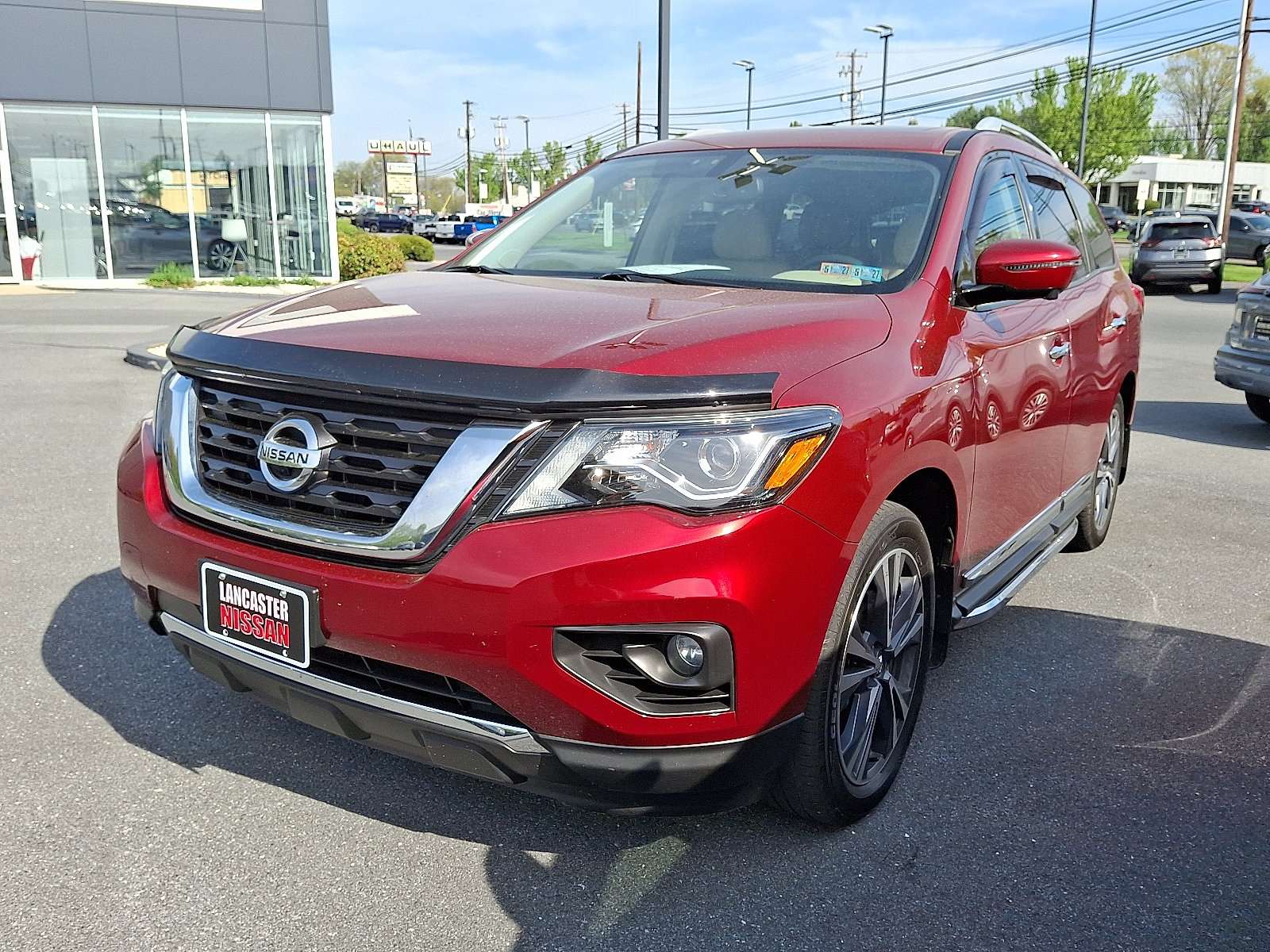 Used 2019 Nissan Pathfinder Platinum image 2