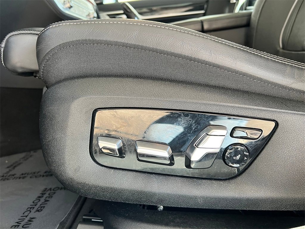 Used 2022 BMW 740i image 21
