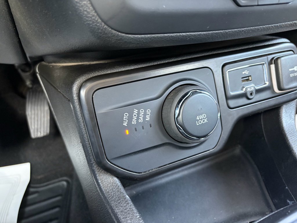 Used 2023 Jeep Renegade Limited image 13