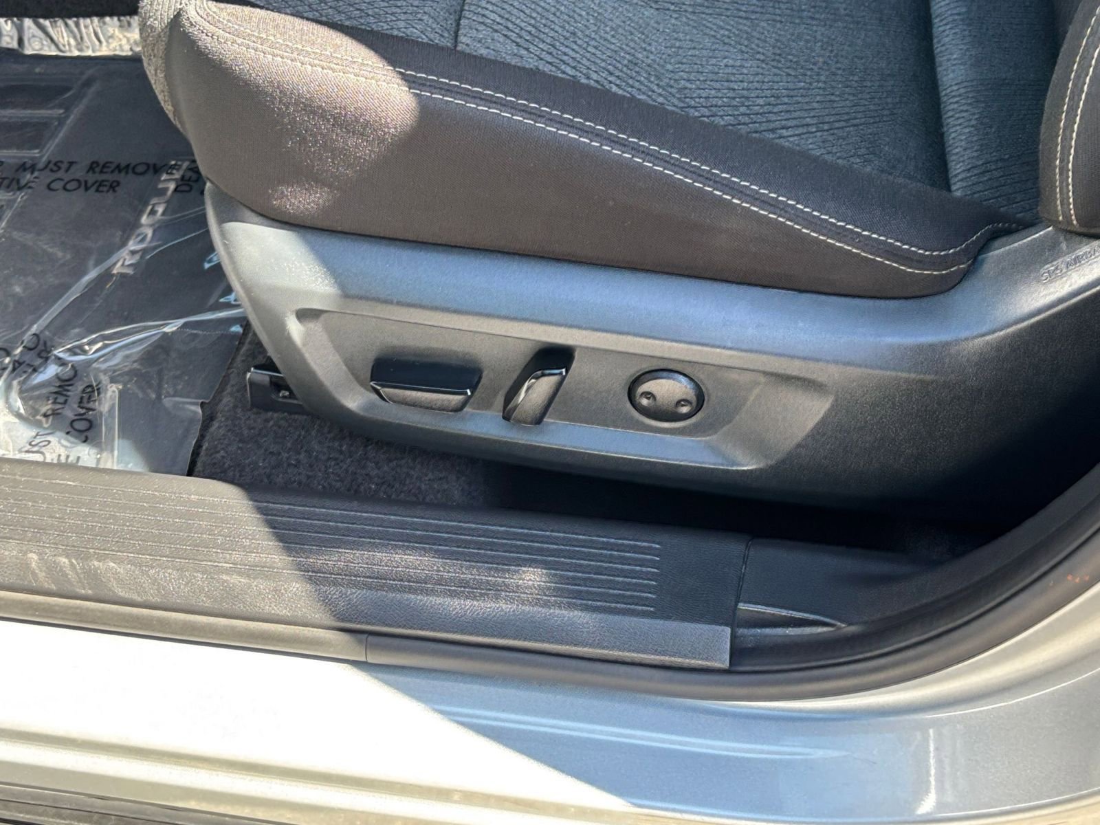 Used 2025 Nissan Rogue SV FWD image 22