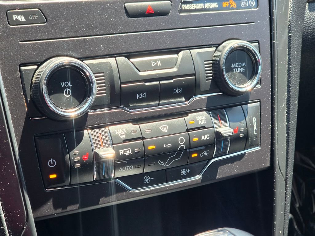 Used 2019 Ford Explorer XLT w/ Equipment Group 202A AWD/4WD image 23