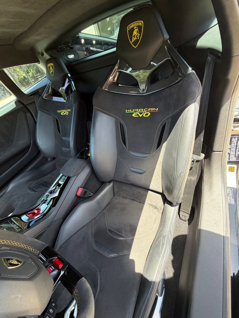 Used 2021 Lamborghini Huracan EVO RWD image 11