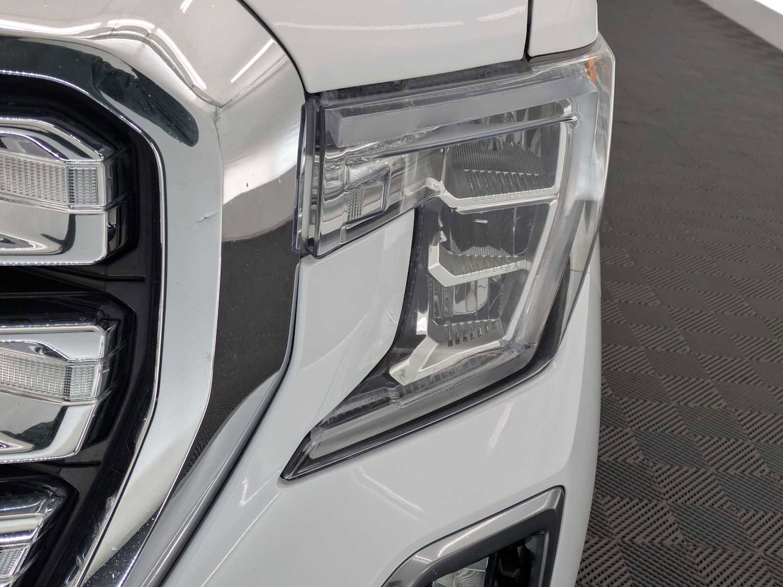 Used 2019 GMC Sierra 1500 SLT w/ SLT Convenience Package AWD/4WD image 10