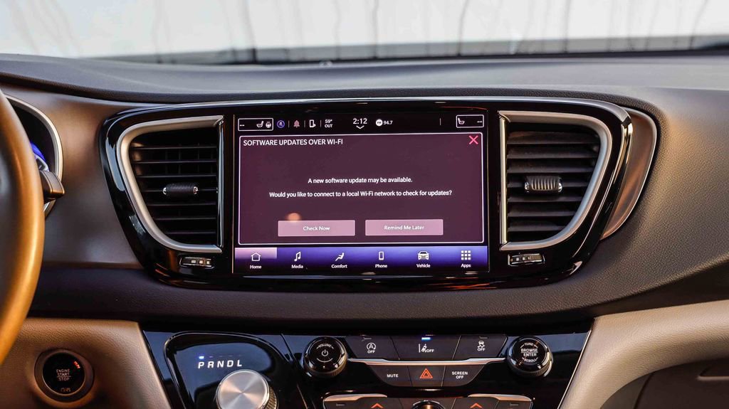 Used 2022 Chrysler Pacifica Touring-L FWD image 17