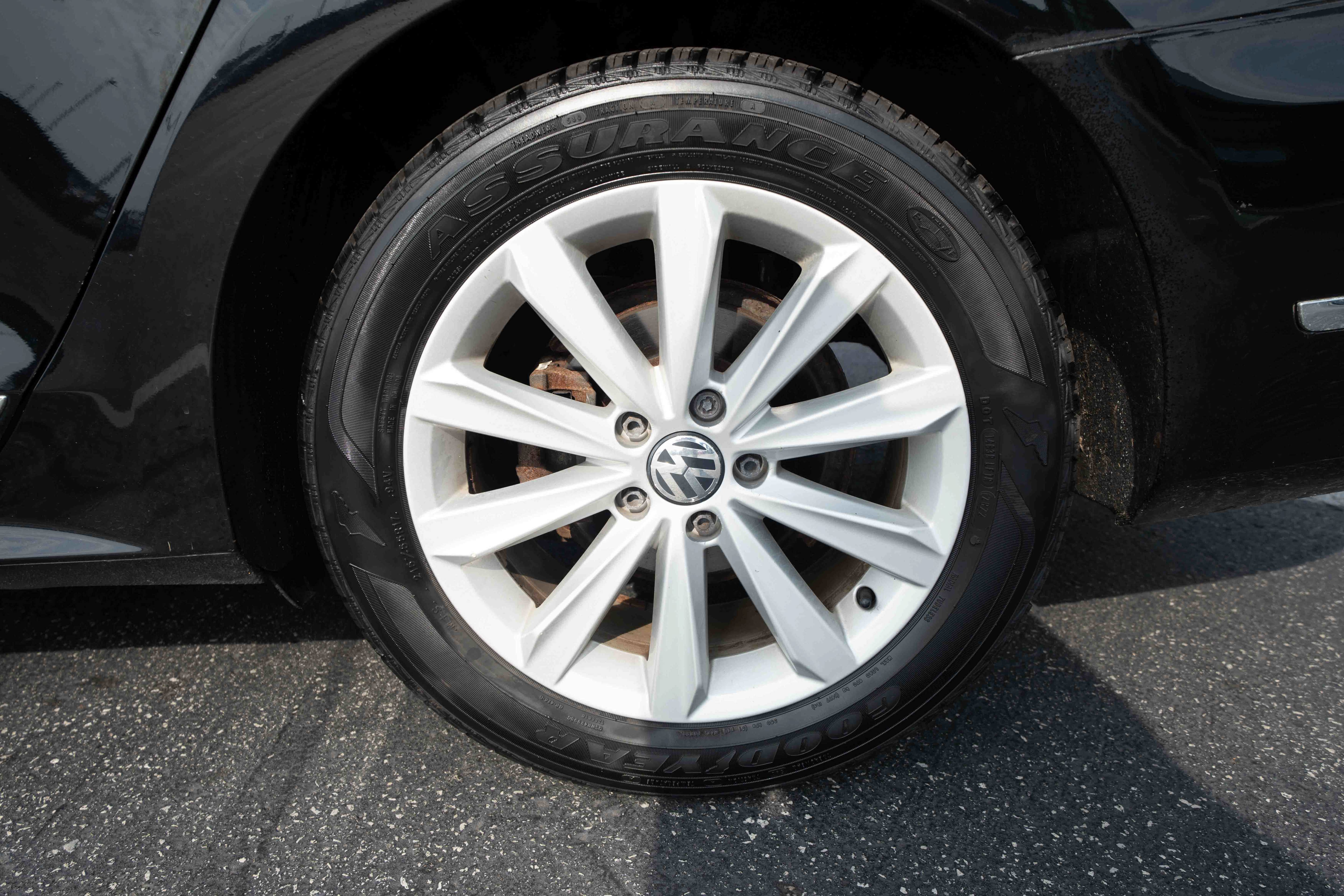 Used 2013 Volkswagen Passat 2.5 SEL Premium FWD image 25