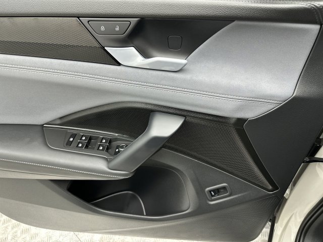 Certified 2026 Volkswagen Tiguan SE R-Line AWD/4WD image 14