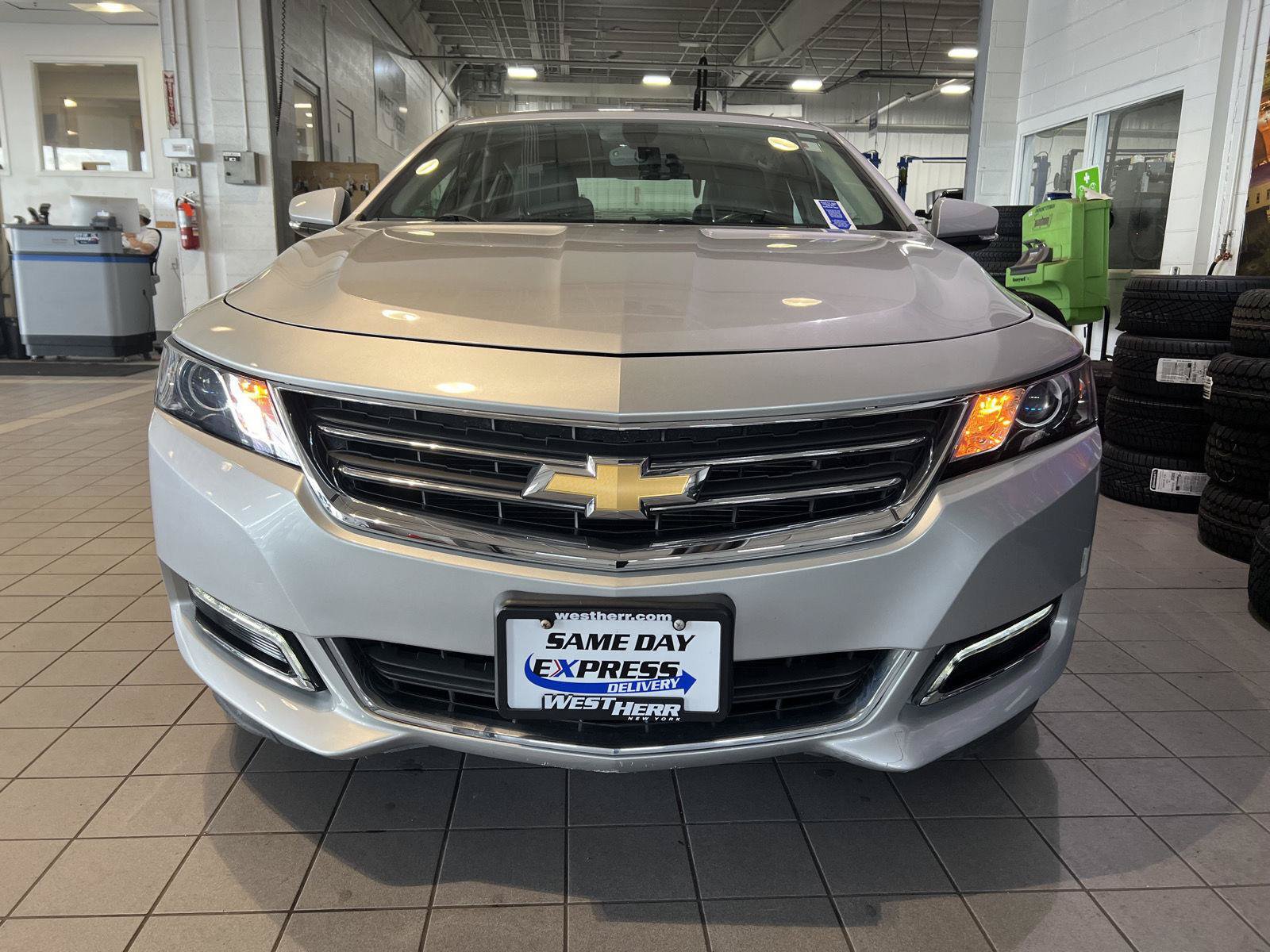 Used 2018 Chevrolet Impala LT w/ LT Convenience Package FWD image 2