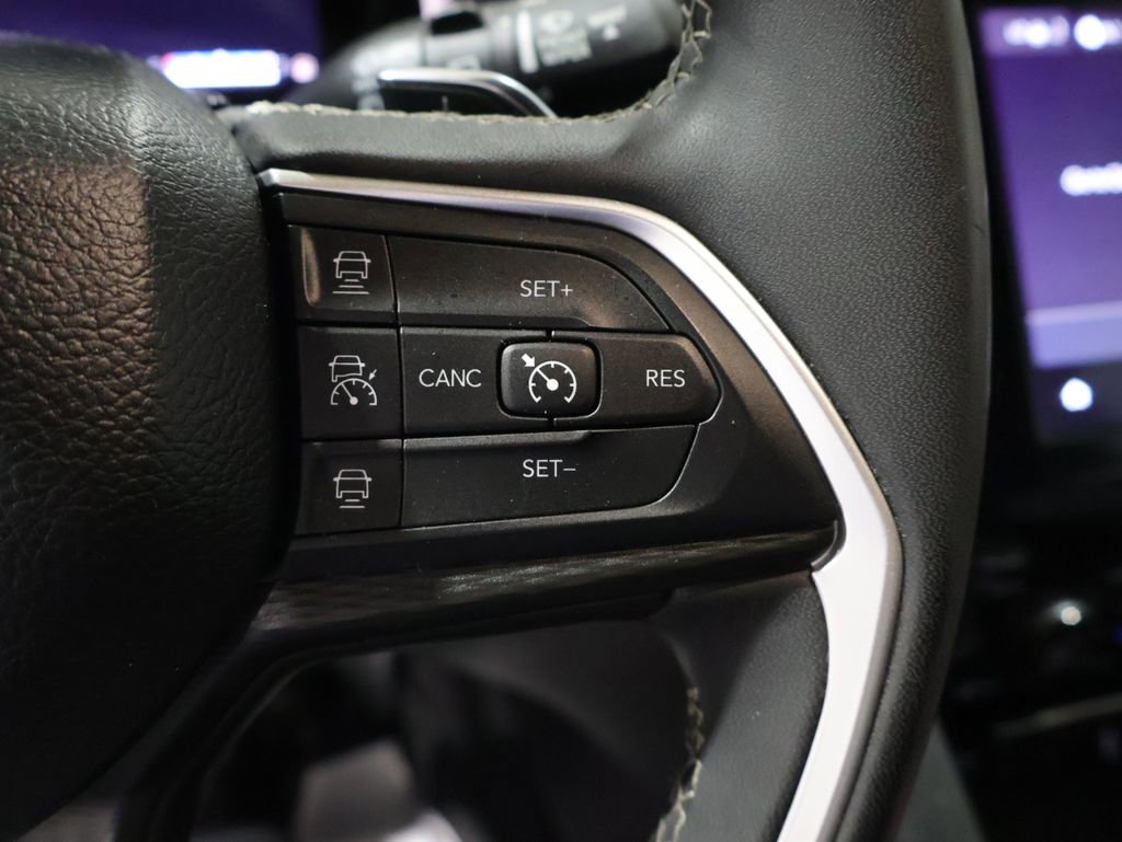 Used 2024 Jeep Grand Cherokee L Laredo AWD/4WD image 40