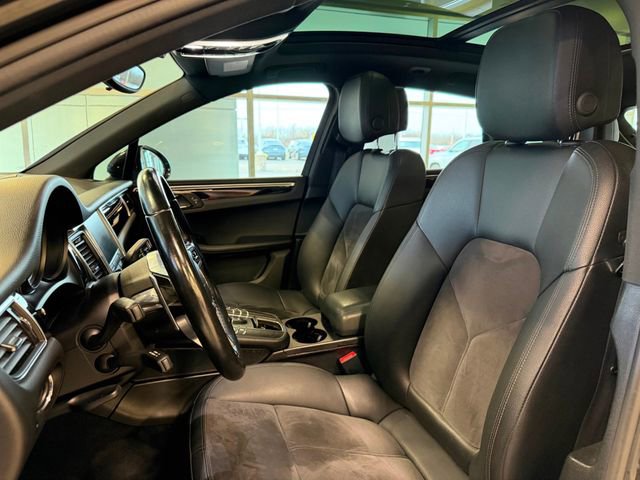 Used 2018 Porsche Macan Sport Edition AWD/4WD image 18