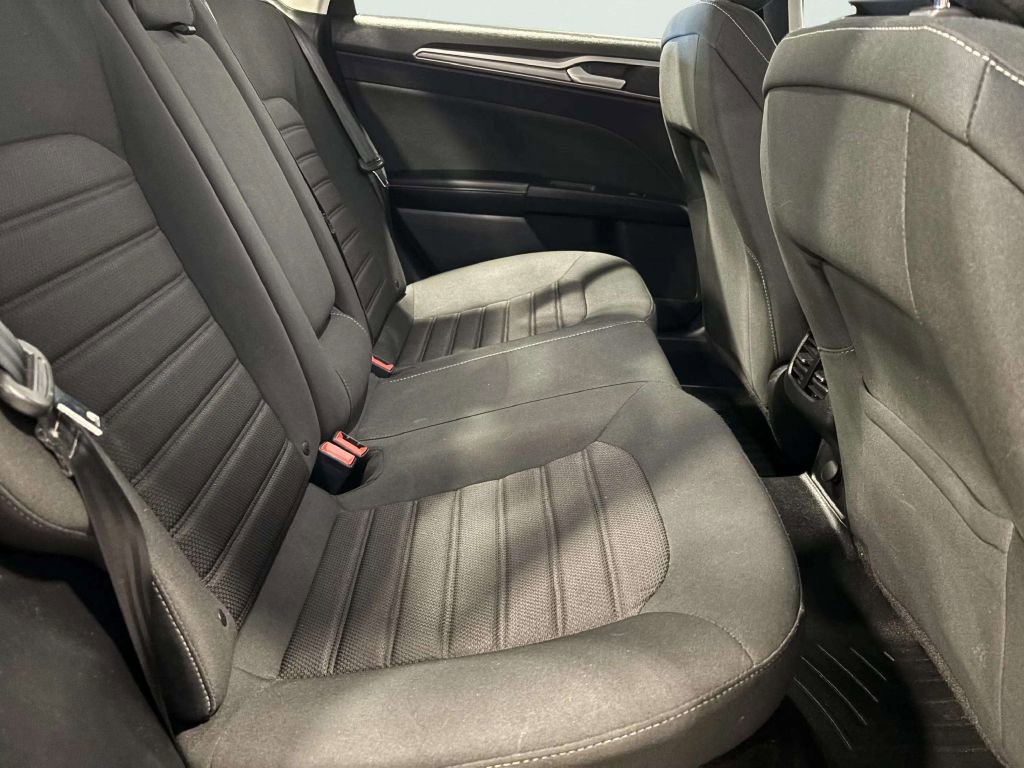 Used 2020 Ford Fusion SE image 22
