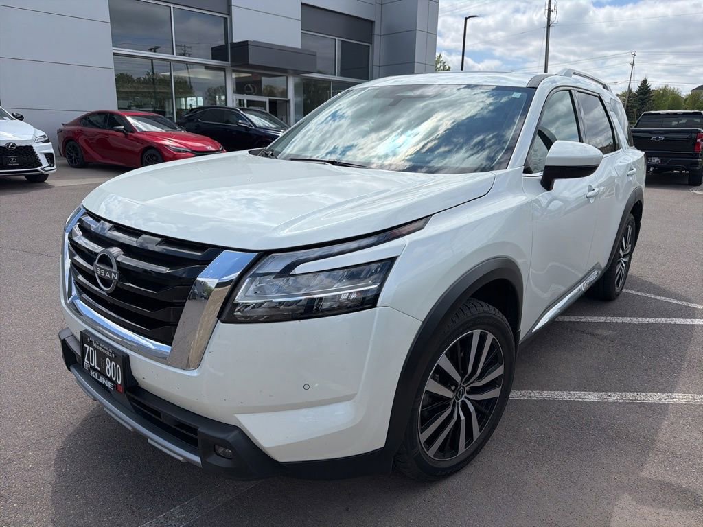 Used 2024 Nissan Pathfinder Platinum AWD/4WD image 5
