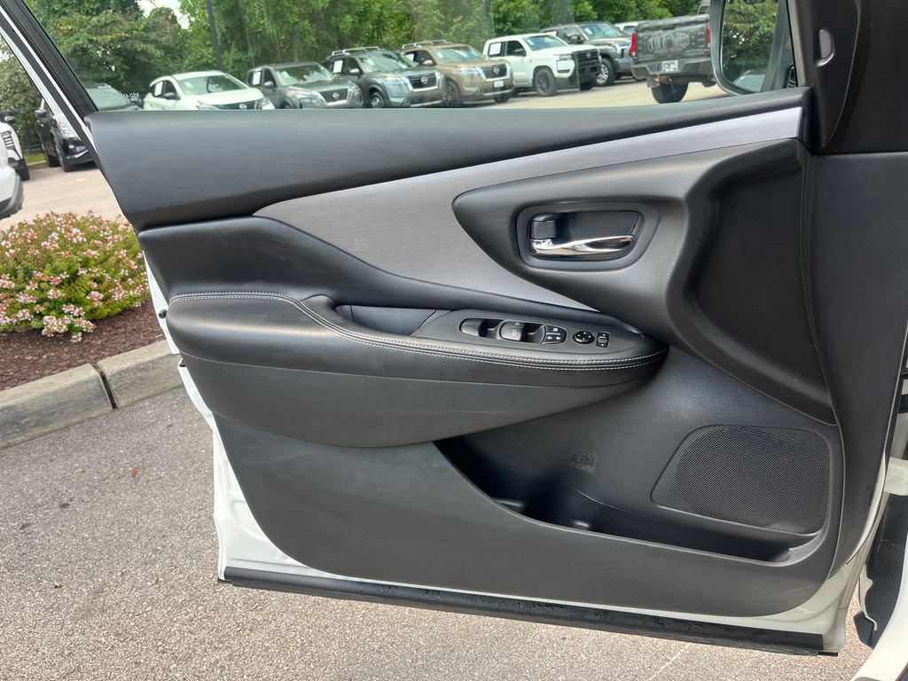 Used 2023 Nissan Murano SV w/ SV Midnight Edition Package AWD/4WD image 10
