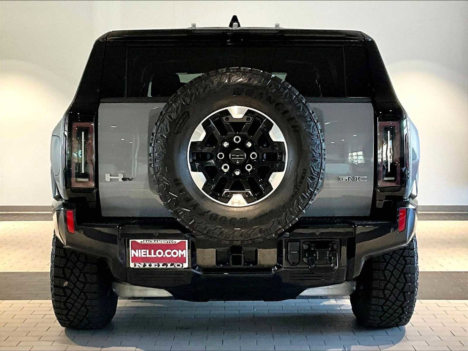 Used 2024 GMC Hummer EV 2X w/ Extreme Off-Road Package image 9