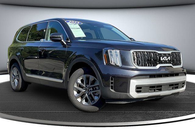 Used 2025 Kia Telluride LX FWD image 3
