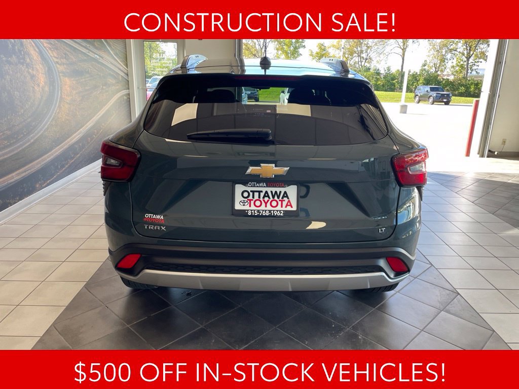 Used 2025 Chevrolet Trax LT FWD image 6