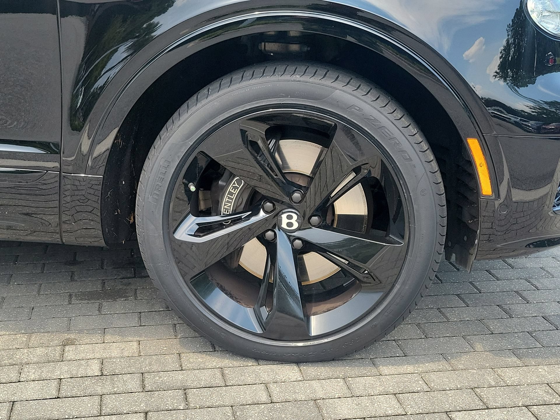 Certified 2023 Bentley Bentayga AWD/4WD image 12