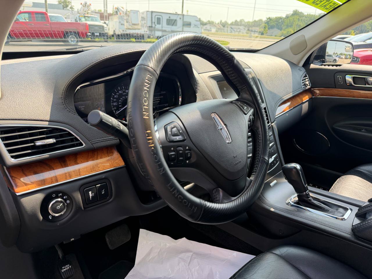 Used 2014 Lincoln MKT AWD image 25