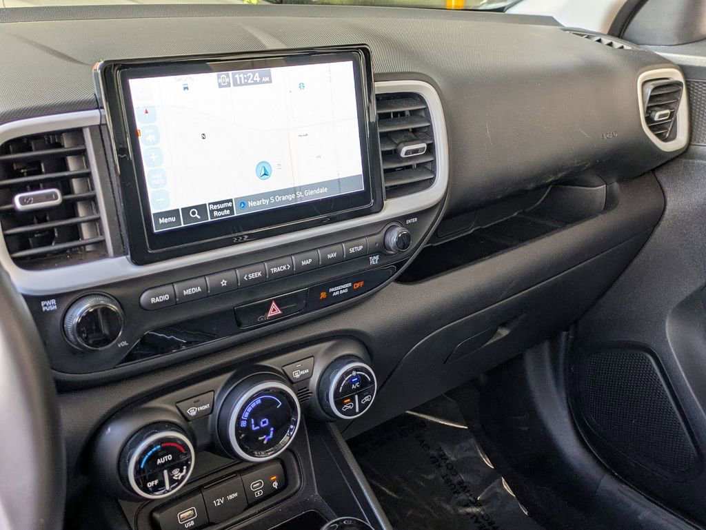 Used 2025 Hyundai Venue Limited FWD image 15