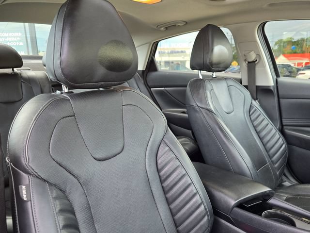 Used 2023 Hyundai Elantra Limited w/ Preferred Accessory Package FWD image 42
