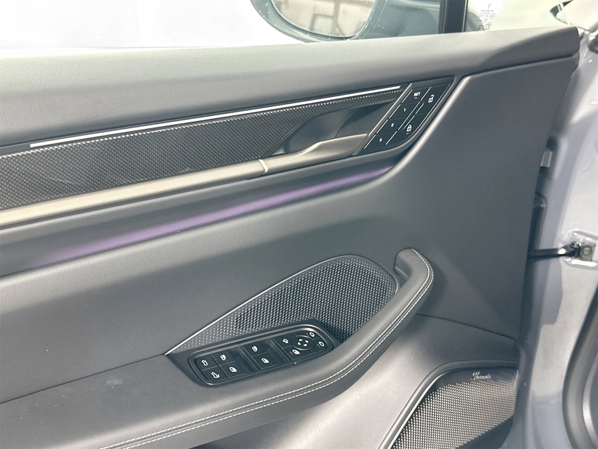 Certified 2025 Porsche Macan Turbo Electric image 32