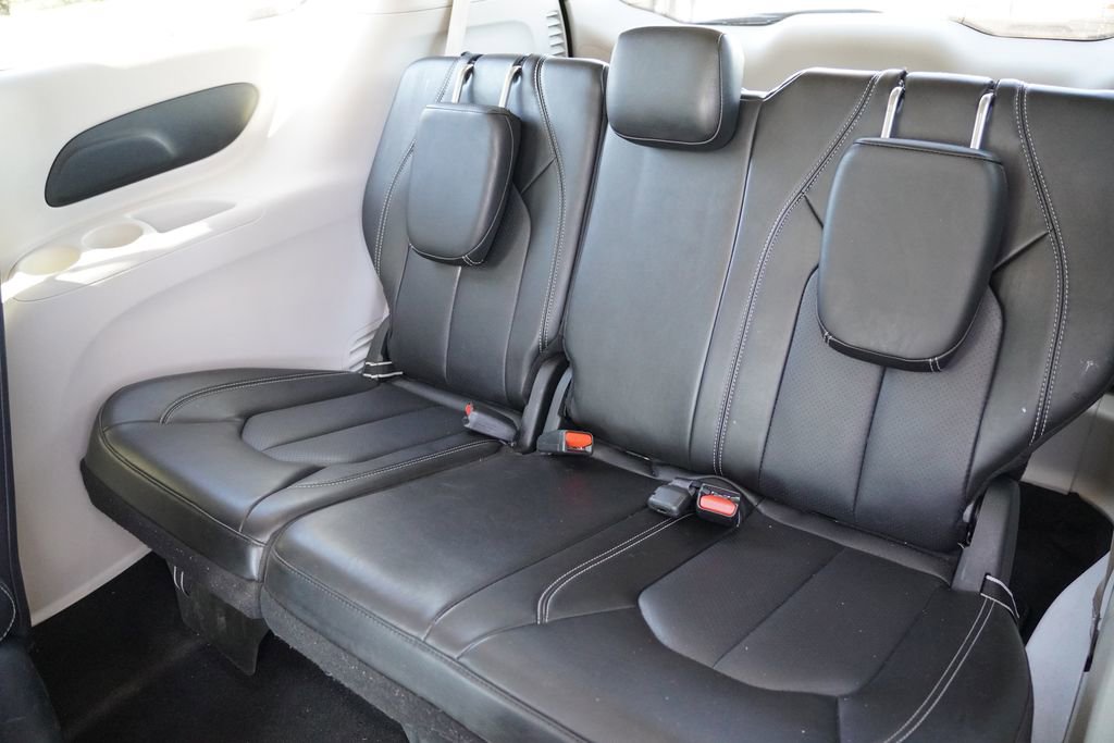 Certified 2024 Chrysler Pacifica Limited FWD image 19